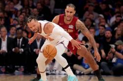 开云体育中国-尼克斯险胜热火，萨姆·米切尔高光表现的简单介绍