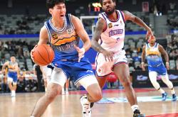 开云足球直播-包含新疆男篮遭遇三连败，重整旗鼓迎战下一场比赛的词条