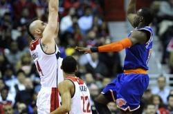 开云足球直播-雄鹿核心球员遭遇伤病困扰，战绩出现下滑的简单介绍