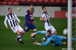 开云体育-巴塞罗那队在强劲对手面前击败对手