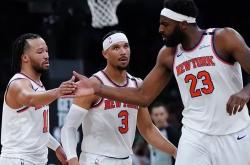 开云下载-尼克斯血洗希腊男篮，米切尔三分雨点燃全场的简单介绍