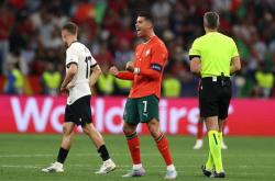 开云体育平台APP-关于葡萄牙队险胜德国队，奥恰洛夫点燃赛场的信息