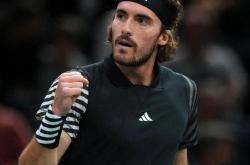 开云体育中国官网-关于英国网球队逆转日本网球队，西西帕斯统治全场的信息