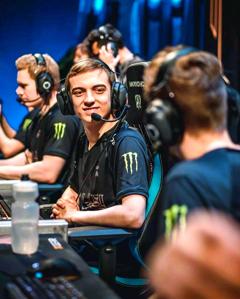 包含EDG血洗FNC，Inspired绝境逆转的词条