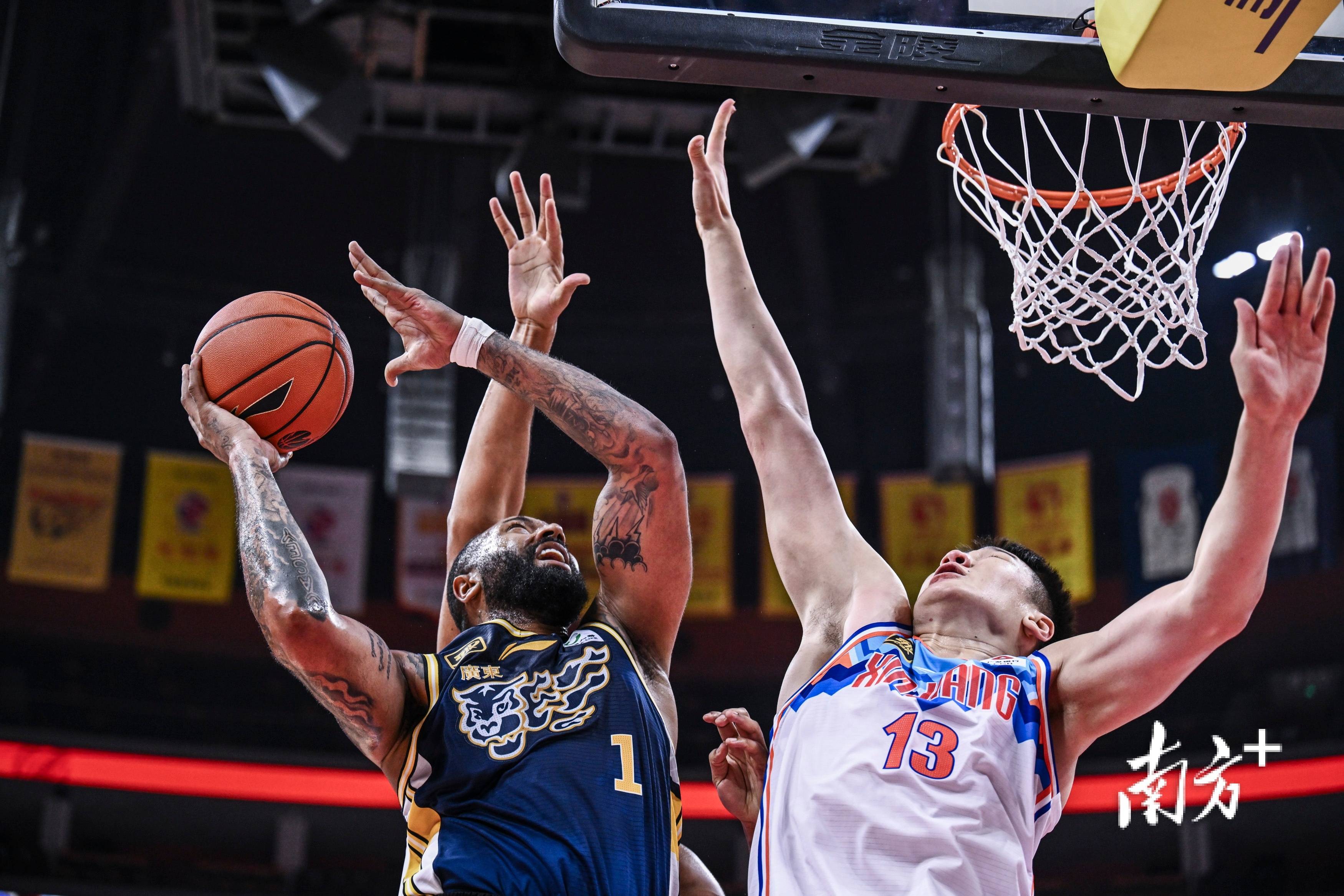新疆男篮遭遇惊险失利，江苏队逆转获胜的简单介绍