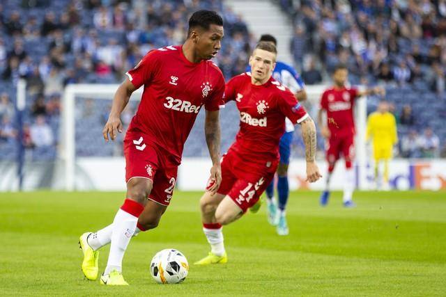 包含地窗者领衔法乙积分榜，状态火爆连胜中的词条