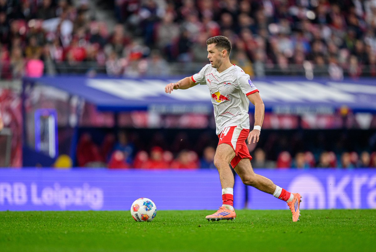 包含RB莱比锡击败对手，保持领先优势的词条