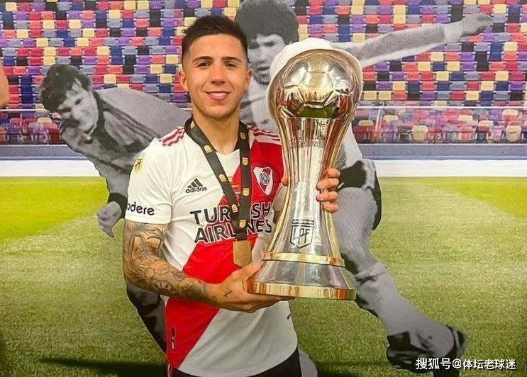 包含西班牙巨星转投英超豪门，创转会费纪录的词条