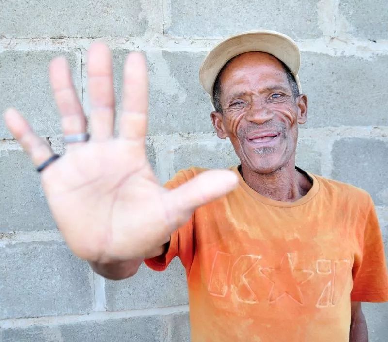 包含荷兰越战越勇，南非大胜晋级的词条