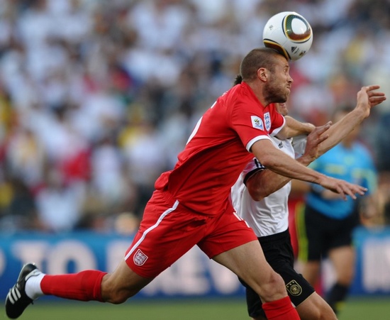 包含荷兰越战越勇，南非大胜晋级的词条