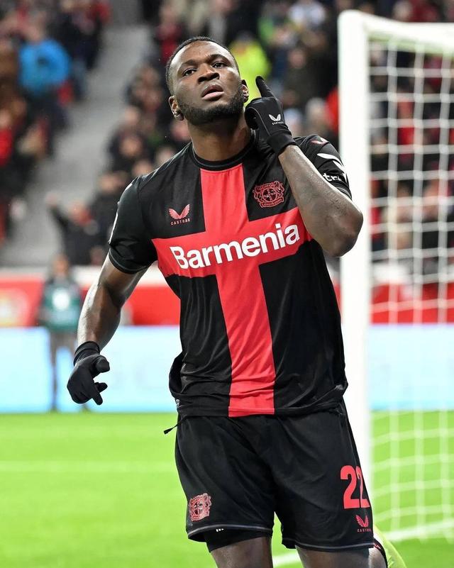 包含勒沃库森遭遇不幸失利，积分榜退后的词条