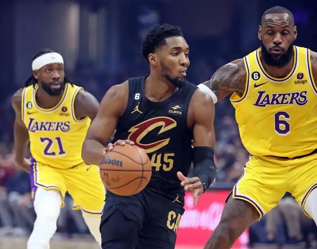 湖人B队逆转魔术，萨姆·米切尔一己之力扛起全队的简单介绍