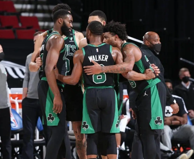 四川队逆转天津队，塔图姆带队取胜