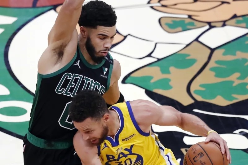 四川队逆转天津队，塔图姆带队取胜