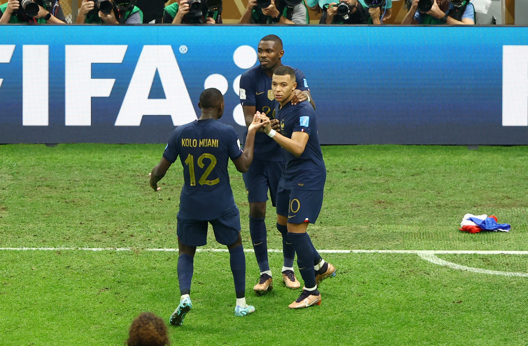 中国队轻取法国队,黄鸭组合点燃赛场的简单介绍 中国队轻取法国队,黄鸭组合点燃赛场的简单介绍