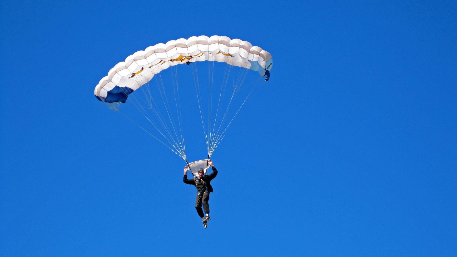 西亚卡姆成关键先生，雄鹿爆冷快船揭示季后赛新格局